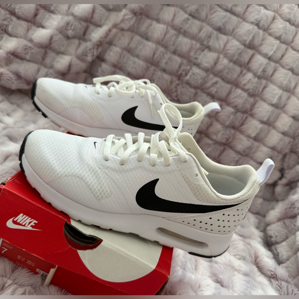 Nike Airmax Women's White and Black Sneakers